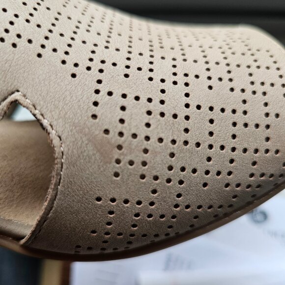 Easy Street sandals - Zelma -  size 8.5 - Picture 9 of 10